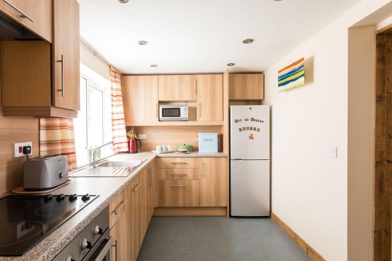 2 Tan Yr Eglwys Villa Pontardawe Exterior photo