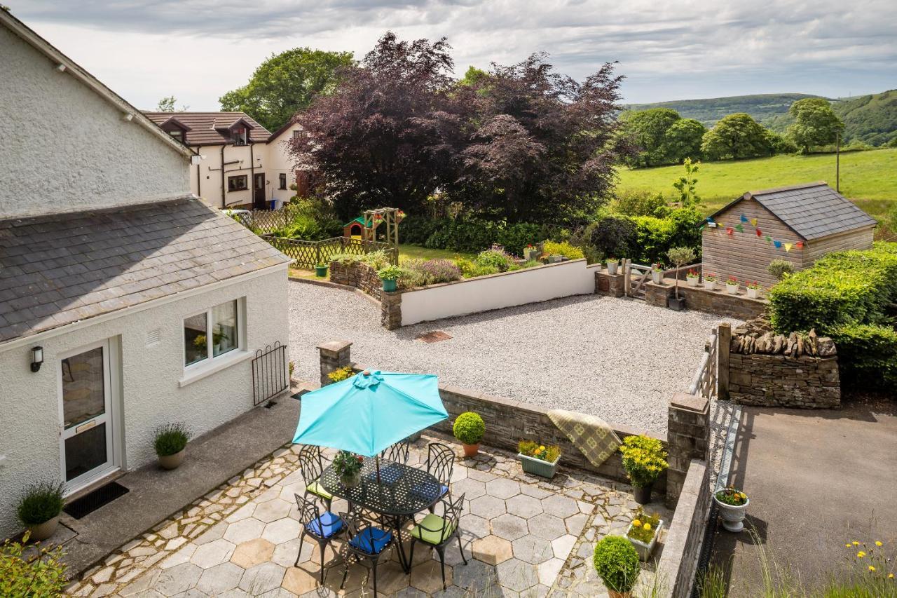2 Tan Yr Eglwys Villa Pontardawe Exterior photo