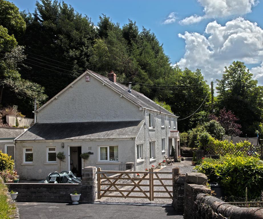 2 Tan Yr Eglwys Villa Pontardawe Room photo