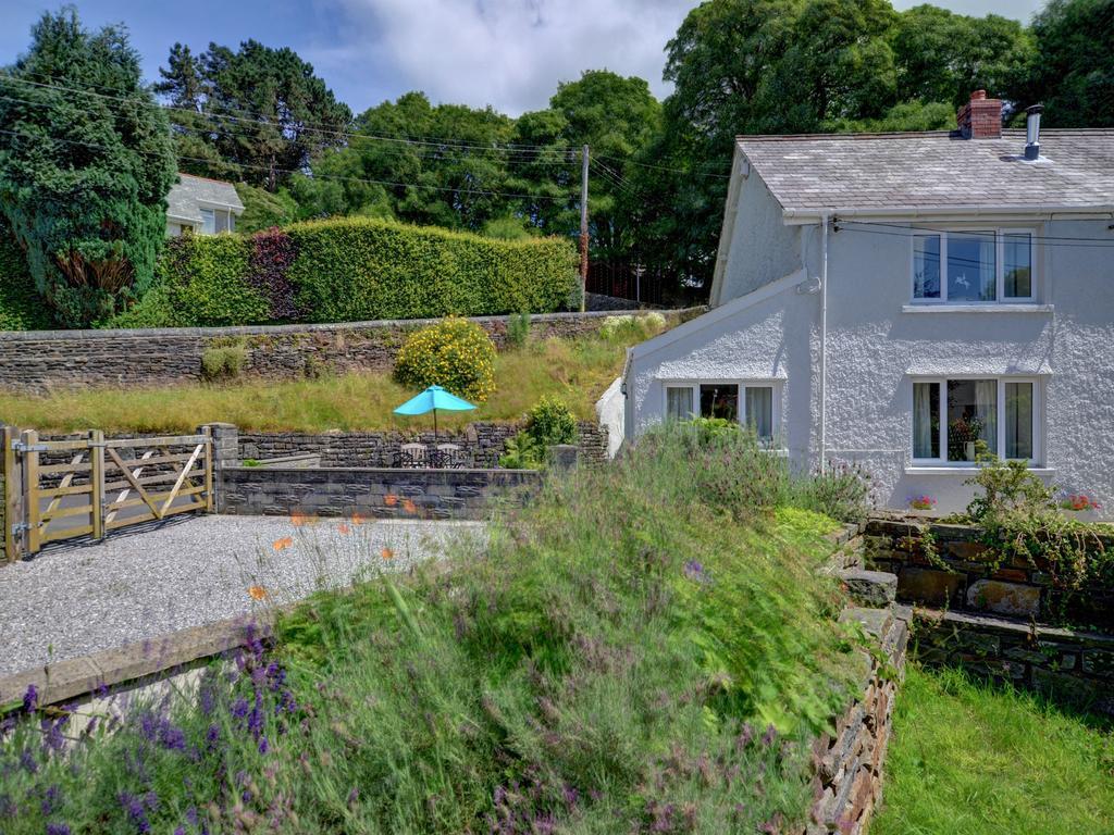 2 Tan Yr Eglwys Villa Pontardawe Exterior photo